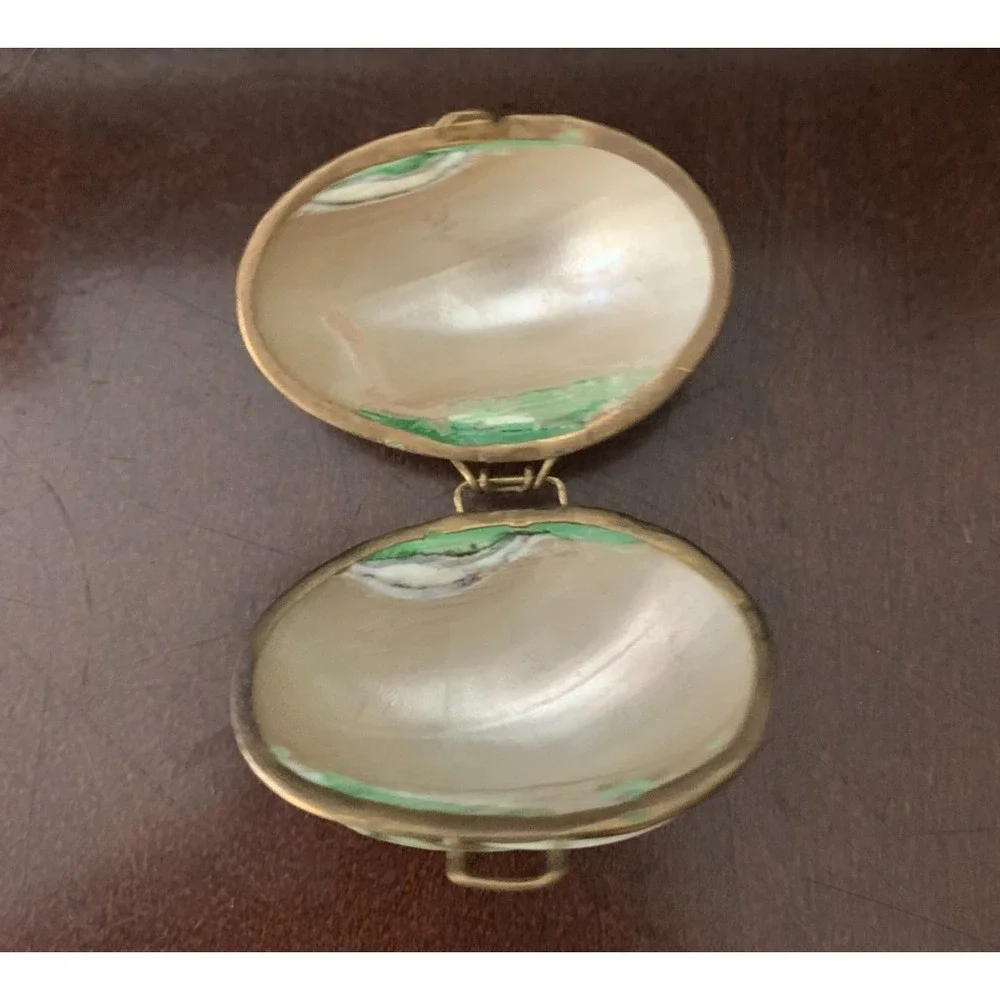 Mini Green‎ & White Seashell Clam Brass? Hinged Pill Trinket Box 1.75'